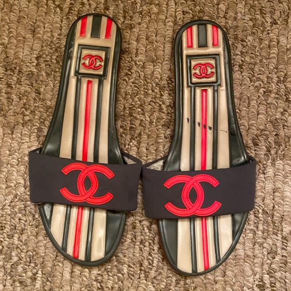 Chanel slides - Picture 1 of 5